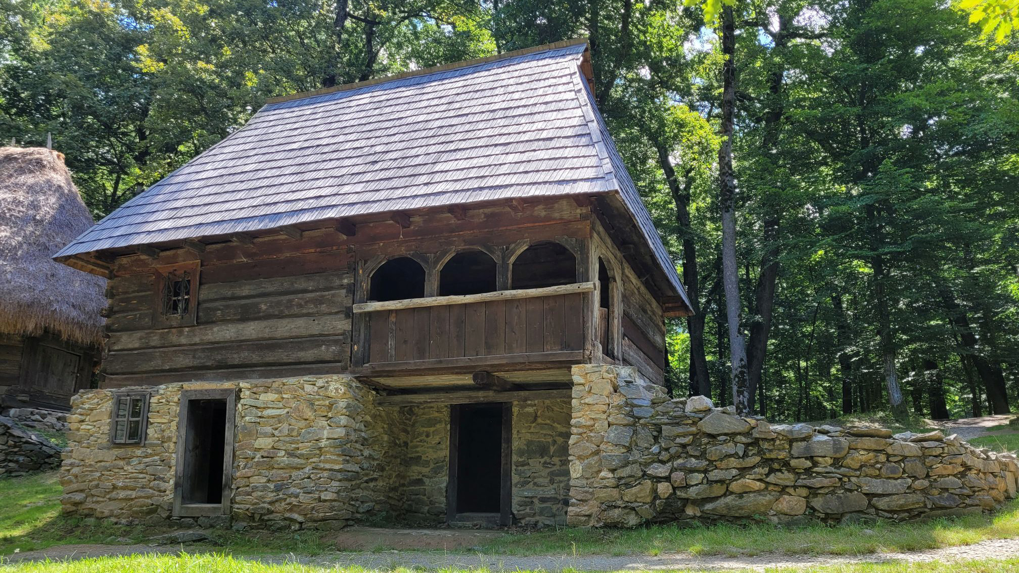 Priest house from Stănești, Alba county