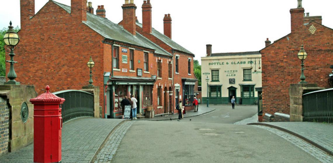 More details Canal Street, Black Country Living Museum, Dudley, West Midlands.By P L Chadwick, CC BY-SA 2.0, https://commons.wikimedia.org/w/index.php?curid=13512772