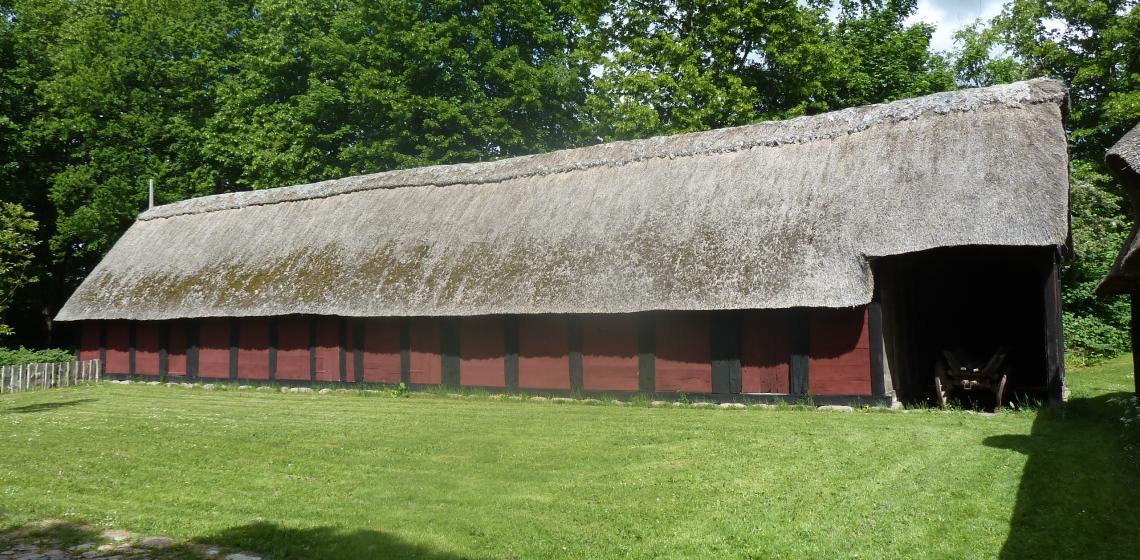 Image: Farm from Barsø, Sønderjylland, now on Frilandsmuseet (the open air museum) north of Copenhagen. Image by: By Leif Jørgensen - Own work, CC BY-SA 3.0, https://commons.wikimedia.org/w/index.php?curid=22801550