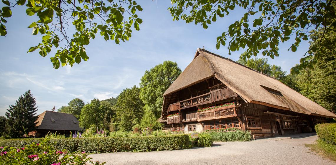 Image: The Vogtsbauernhof from the year 1964. Image by Schwarzwälder Freilichtmuseum Vogtsbauernhof - Own work, CC BY-SA 4.0, https://commons.wikimedia.org/w/index.php?curid=115144969
