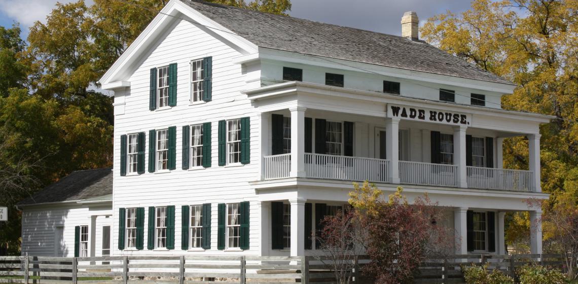 Photo: the Sylvanus Wade House, by Royalbroil - Own work, CC BY-SA 3.0, https://commons.wikimedia.org/w/index.php?curid=28162950